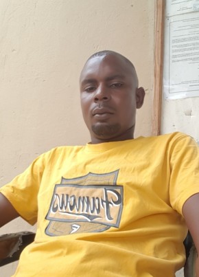 pole, 36, Kenya, Mombasa