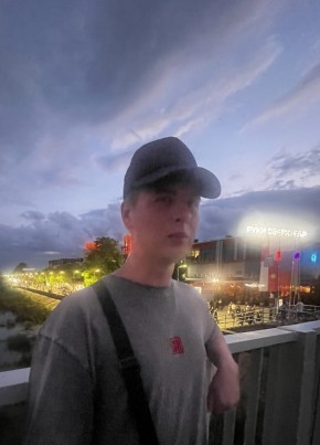 Валентин из Омска 26 лет