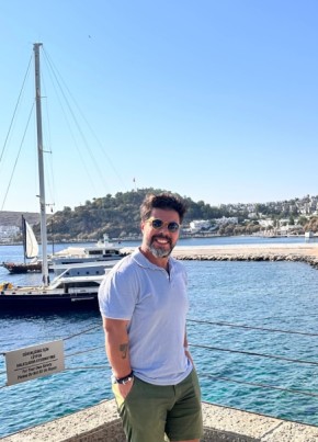 Mert из İzmir 46 лет