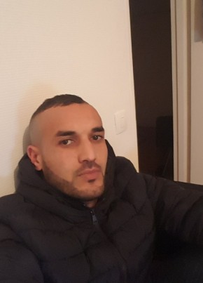 Hamza, 37, République Française, Melun