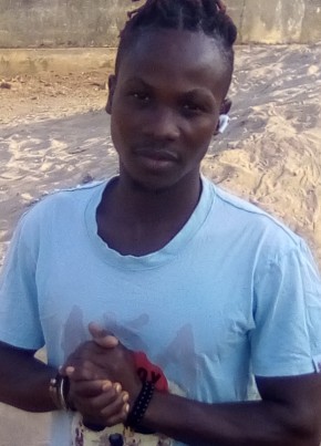 Yves Christian, 21, République de Côte d’Ivoire, Abidjan