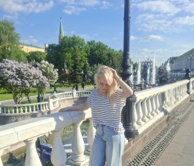 Ana, 18, Shanghai