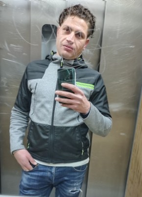 Mohamed, 29, Repubblica Italiana, Bovisio-Masciago