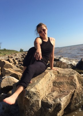 Viktoriya, 26, Russia, Primorsko-Akhtarsk