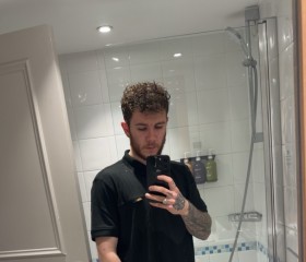 J, 22, High Wycombe