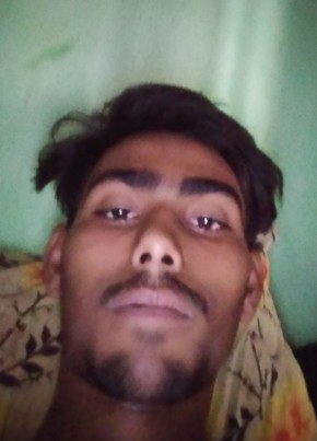Moti, 19, India, Rampur Hat