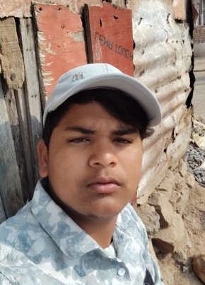 Naved, 18, India, Morār