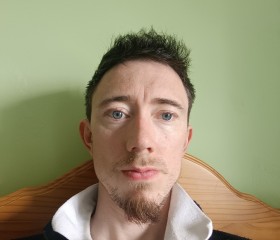 James, 35, Belfast
