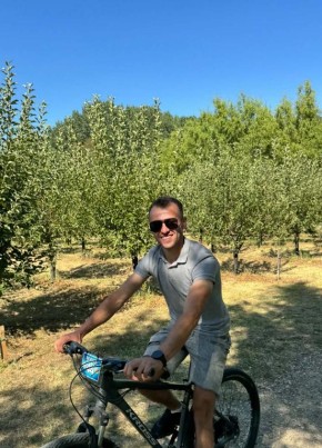 Daniel из Bacău 27 лет