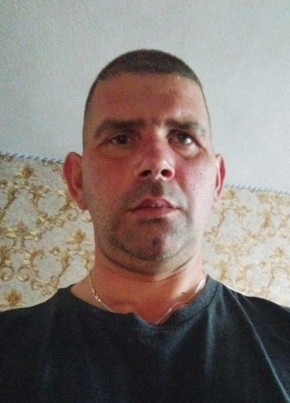 Михаил из Обояни 44 года