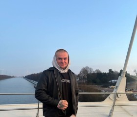 Oleh Sarapin, 25, Olen