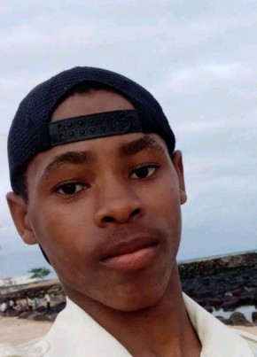 Junior, 19, República Democrática de São Tomé e Príncipe, São Tomé