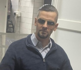 Vini, 38, Hong Kong