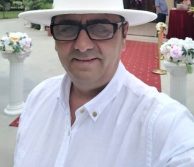 George, 53 года, București
