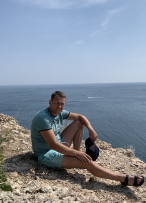 Максим, 39, Россия, Никель