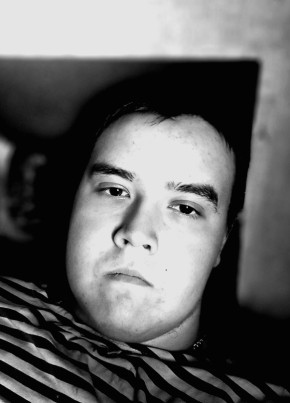 Максим из Черногорска 22 года