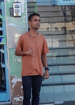 LUANN ERIK BARRO из Salinas 24 года