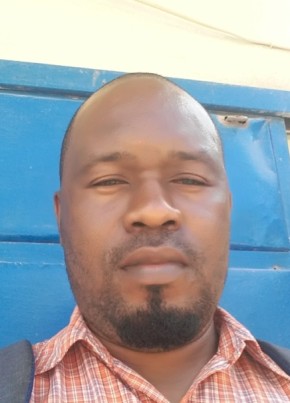 Eduardo Ossir, 47, República de Angola, Loanda
