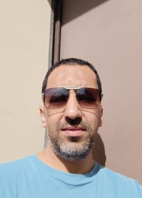 Kaled, 34, République Française, Saint-Denis