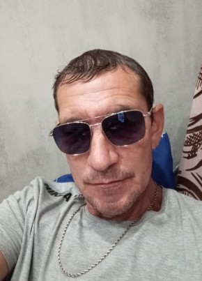Роман из Геленджика 47 лет