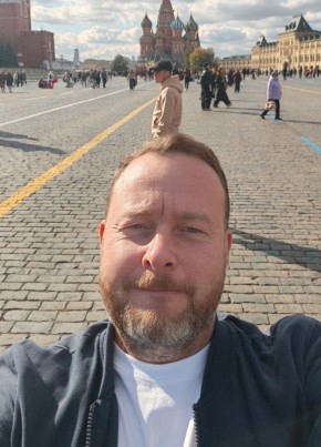 Роман из Москвы 42 года