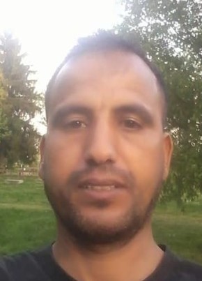 Abdelhak, 45, Repubblica Italiana, Pioltello