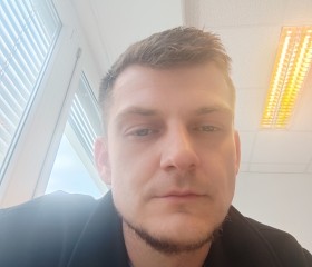 Evgen Y, 35, Vienna