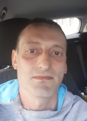 Marius, 47, Romania, București