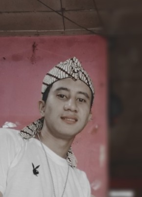 Topan Maulana, 21, Indonesia, Jambi
