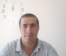 Andrei, 45 лет, Lábatlan