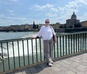 Lucia, 59, Florence