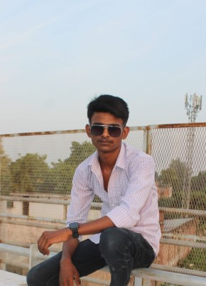 Ravi, 18, India, Lucknow