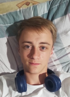 Олег, 19, Россия, Новотитаровская
