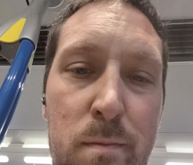 André, 39, Montreal