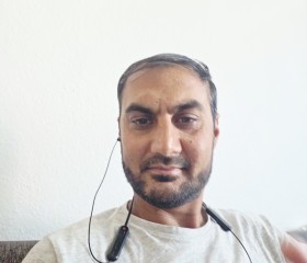 Maruf, 33, Innsbruck