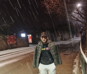 Mahmoud, 18, Milano