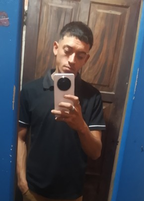 Enzo Agustín из Villa Ángela 23 года