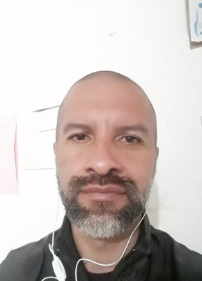 Martín Romero, 42, República de Colombia, Santafe de Bogotá