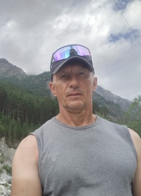 Олег М из Калача 56 лет