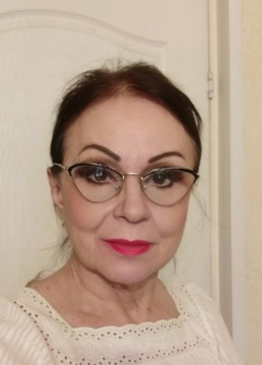 Ирина, 70, Россия, Санкт-Петербург