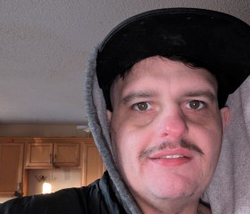 Kyle, 32, Moncton