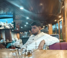 Kadir, 21, Istanbul