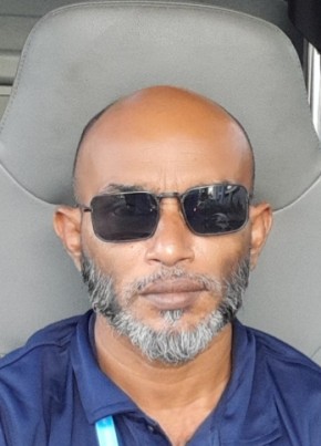 Azlif abdulla из މާލެ 48 лет