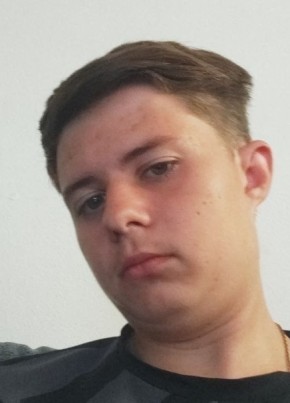 Максим из Краснограда 19 лет
