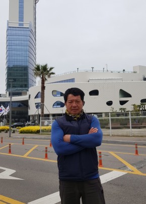 Vladimir Pak, 59, 대한민국, 광주광역시