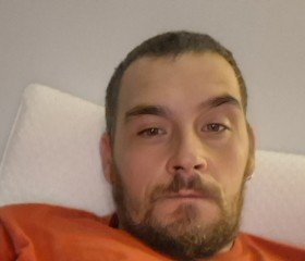 Pityke, 42, Esztergom