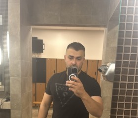 Iusuf, 31, Covington (State of Washington)