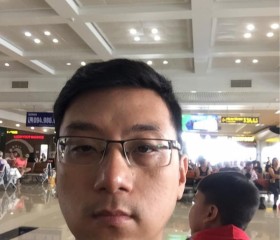 Minh Hoangf, 42, Hanoi