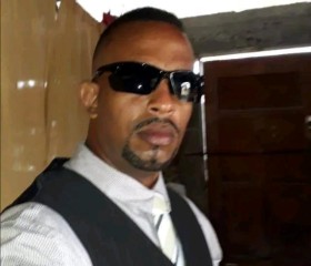 Oliver, 48, Panama