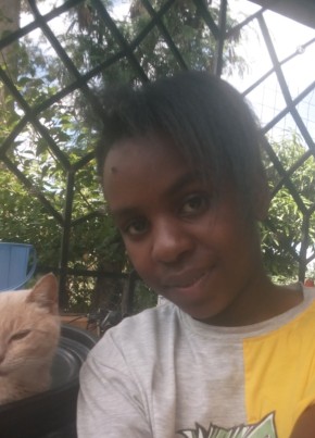 Alicia, 19, Kenya, Nairobi